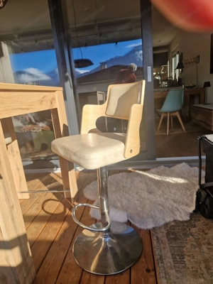 Bartisch und 2 Barstühle