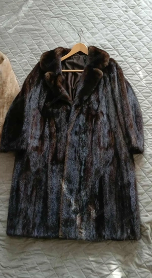 Brauner Nerzpelzmantel