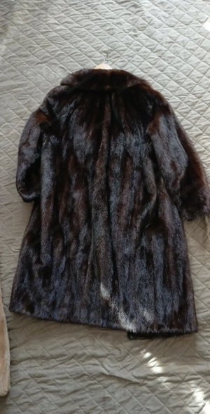 Brauner Nerzpelzmantel Bild 2