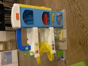 Spielgaragen mit zwei Autos  Bild 2