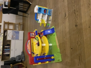 Spielgaragen mit zwei Autos  Bild 3