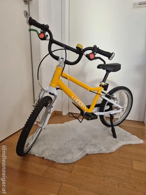 Woom Fahrrad 3 inkl. Ständer und Getränkehalterung