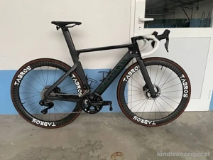 Hochwertiges Aero-Rennrad   Dura-Ace Di2-Montage