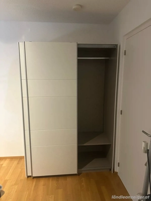Kleiderschrank Bild 5