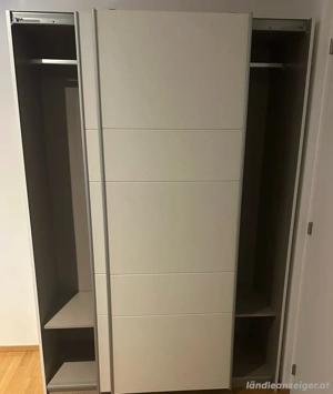 Kleiderschrank