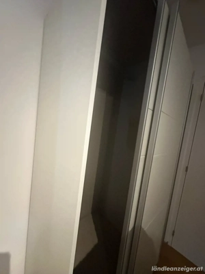 Kleiderschrank Bild 3