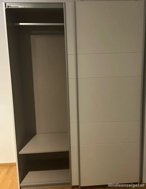 Kleiderschrank Bild 2