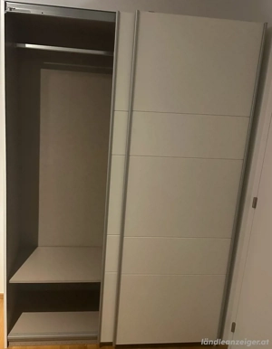 Kleiderschrank Bild 4