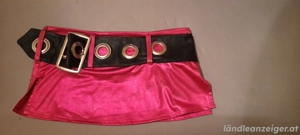 ZU verkaufen, Minirock