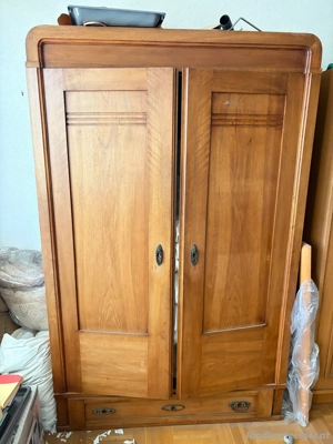 Schrank Massivholz Bild 2