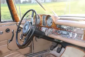 Mercedes 220 SE Coupe Bild 2