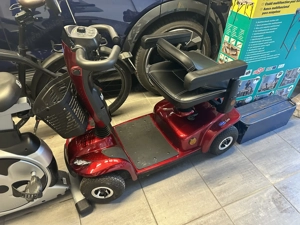 Elekromobil für Gehbehinderte Menschen Bild 2