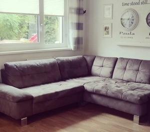 Graues neuwertiges Sofa wegen Umzug zu verkaufen