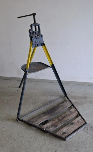 Dreibein Schraubstock abzugeben Bild 2