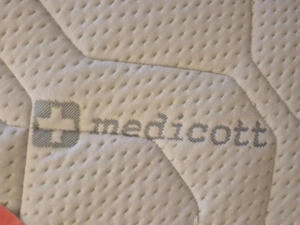 Bettgestell inkl. Lattenrost, Matratze und Matratzenschoner (120 x 200) Bild 7