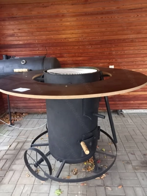 Stehofen mit integriertem Grill Bild 3