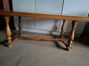 Gediegener Couchtisch im Landhausstil,  Vollholz Bild 4