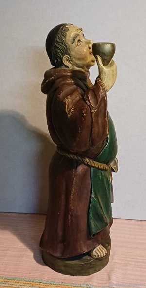Mönch mit Krug und Weinglas Bild 5