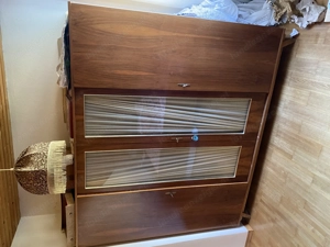 komplette Schlafzimmergarnitur mit Doppelbett, Lesetische, Kleidderschrank, Kommode mit Spiegel Bild 5