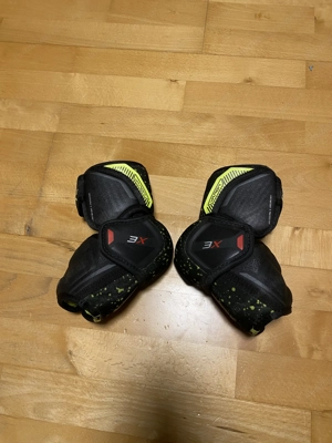 Hockey Ausrüstung Set Marke Bauer - Schienbeinschoner Handschuhe Ellenbogenschutz Schulter- Rückensc Bild 3