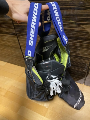 Hockey Ausrüstung Set Marke Bauer - Schienbeinschoner Handschuhe Ellenbogenschutz Schulter- Rückensc Bild 7