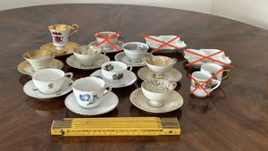 Mokkatassen mit Untertassen