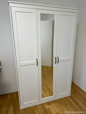 Kleiderschrank 3-türig mit Spiegel neuwertig Bild 2