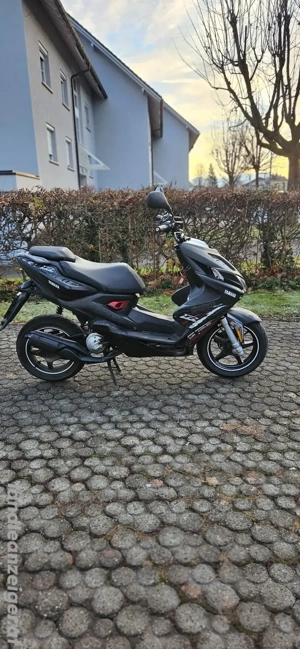 Yamaha Aerox Naked 50ccm  Bild 2