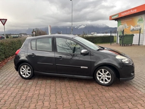 **Renault Clio 1.6 16V BJ 2011 TÜV bis Oktober 2026** Bild 3