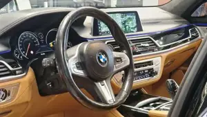 BMW 750 Bild 18