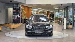 BMW 750 Bild 12