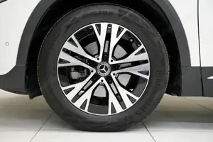Mercedes-Benz GLA 200 d 4MATIC W-Paket Navi LM ACC KAM SpurW Bild 6