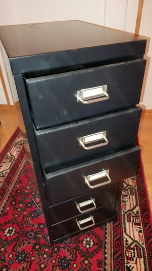 Schubladenkasten aus Stahlblech