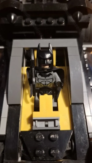 Lego Super Heroes Batmobil mit Batman Bild 4