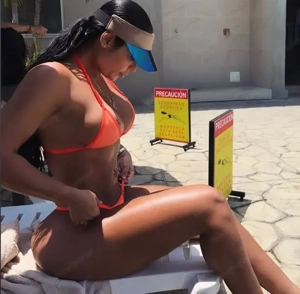 100% echt photo Andreea big ass Bild 3