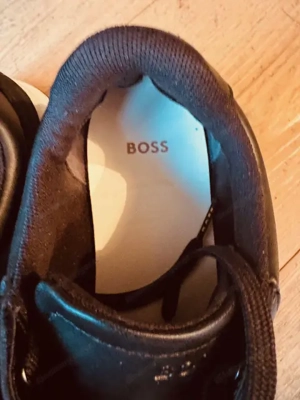 Sneakers für Damen der Marke Hugo Boss Bild 3