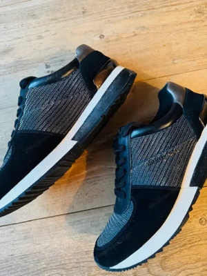 Sneakers für Damen der Marke Michael Kors Bild 2