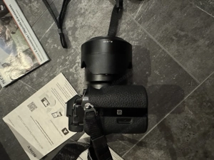 ovp SONY a7r kamera dslr spiegelreflex body m 3 orig. Akkus und zubehör optional zeiss 55mm f1.8  Bild 3