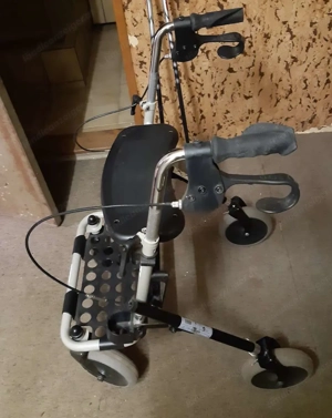 Rollator  Gehhilfe