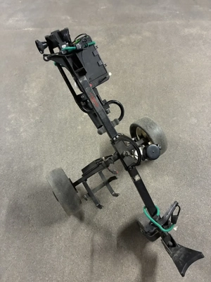 Golftrolly mit Motor   einfach, robust, aber gut zu handhaben Bild 4