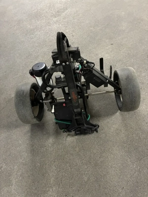Golftrolly mit Motor   einfach, robust, aber gut zu handhaben Bild 5