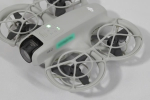 DJI Neo Drohne mit viel Zubehör Bild 6