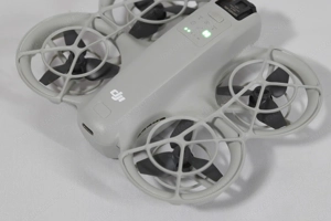 DJI Neo Drohne mit viel Zubehör Bild 8