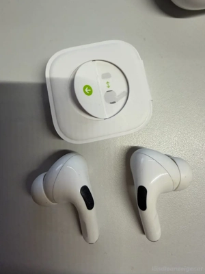 Apple AirPods Pro mit Ladecase Ladekabel und OVP Bild 2