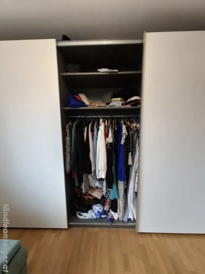 Kleiderschrank Bild 3