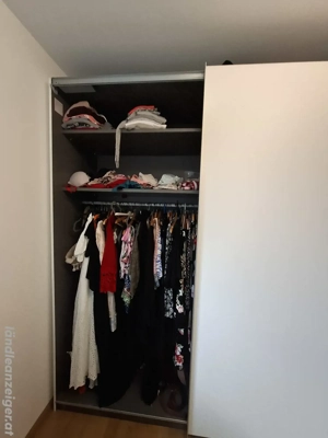 Kleiderschrank Bild 2