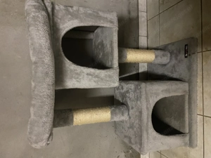 Kratzbaum zu verschenken