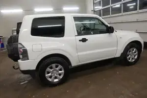 Mitsubishi Pajero Bild 14