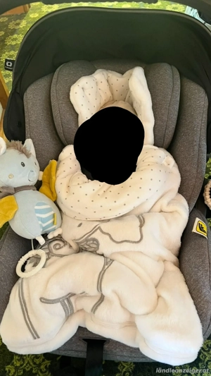 Babyschale mit Isofixstation Bild 2