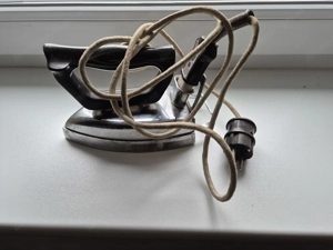 Altes schweres Oma Bügeleisen 